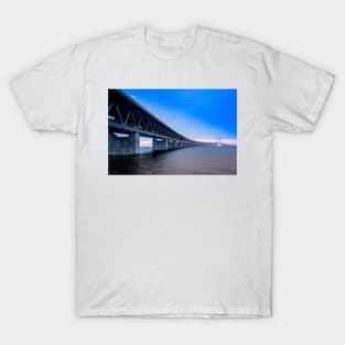 In the colorful evening light lies the Öresund Bridge, which connects Sweden and Denmark T-Shirt